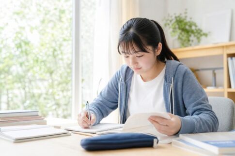高2進研模試7月の結果を見直す高校2年生